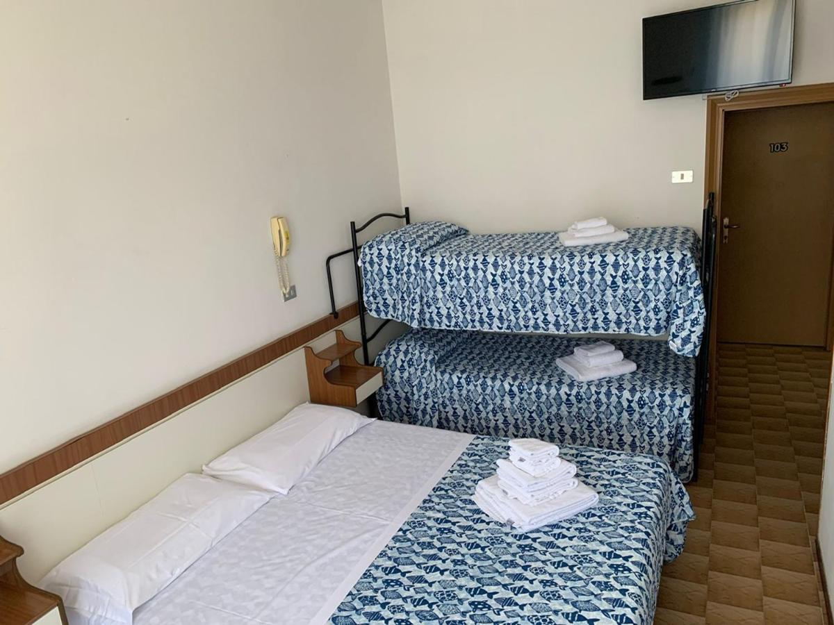 Hotel Estense Rimini Ngoại thất bức ảnh
