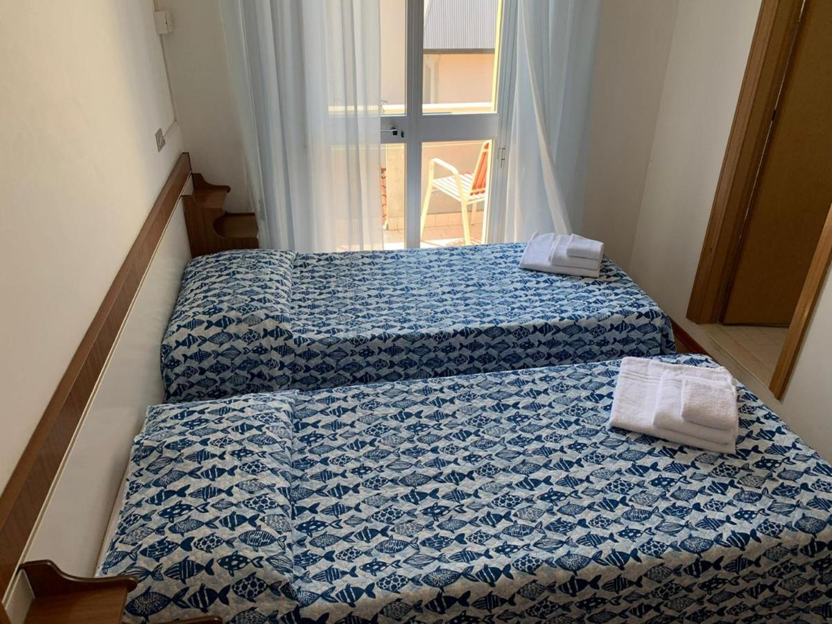 Hotel Estense Rimini Ngoại thất bức ảnh