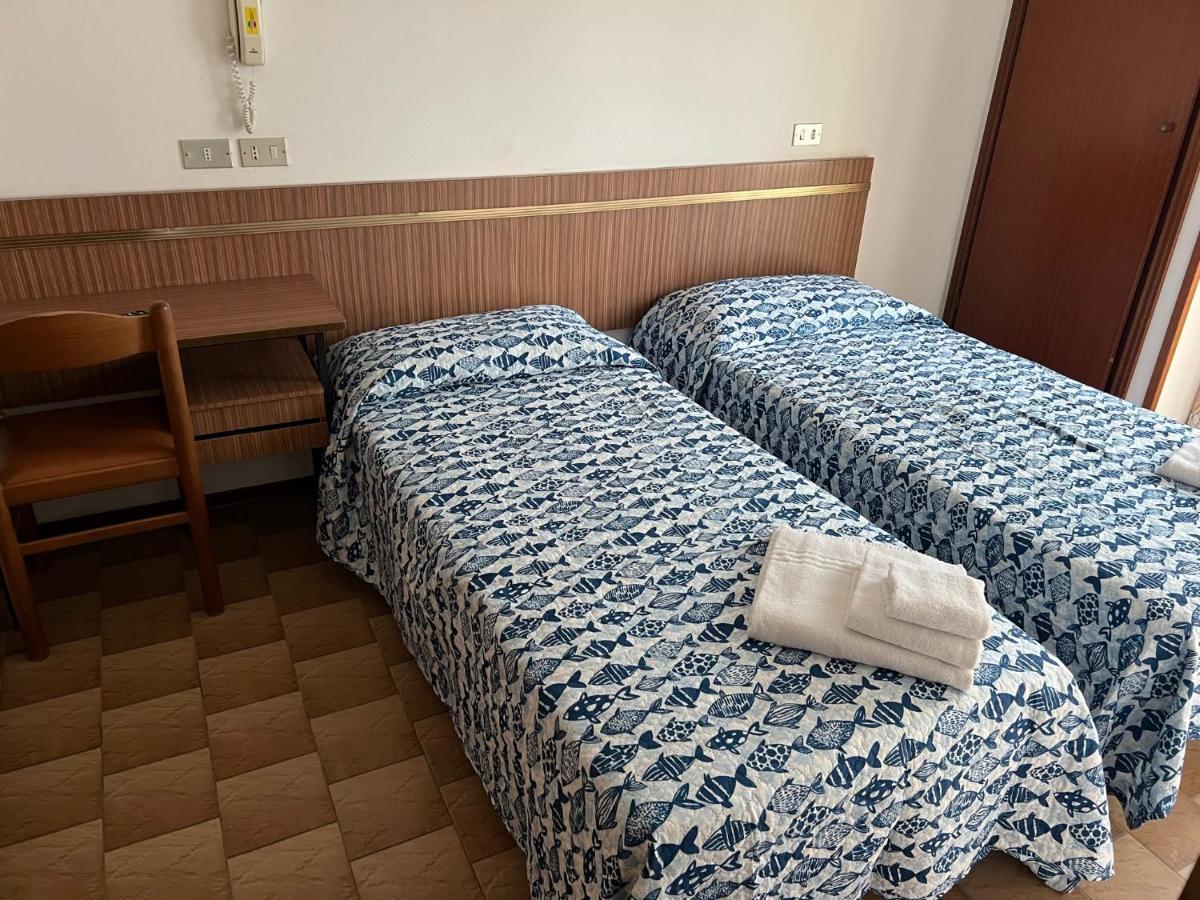 Hotel Estense Rimini Ngoại thất bức ảnh