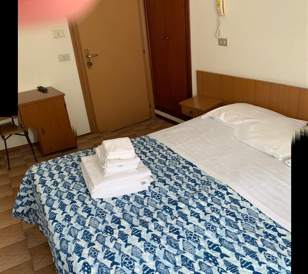 Hotel Estense Rimini Ngoại thất bức ảnh