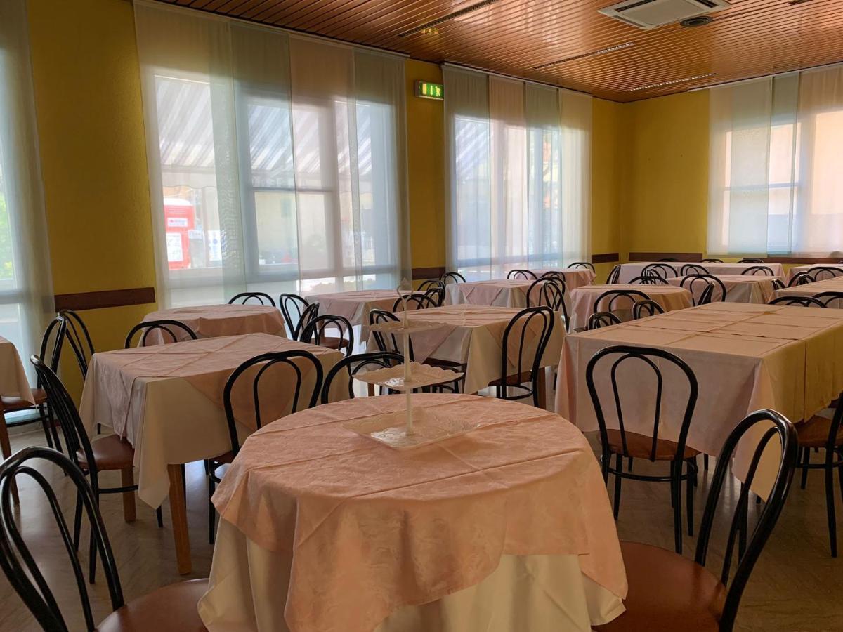 Hotel Estense Rimini Ngoại thất bức ảnh