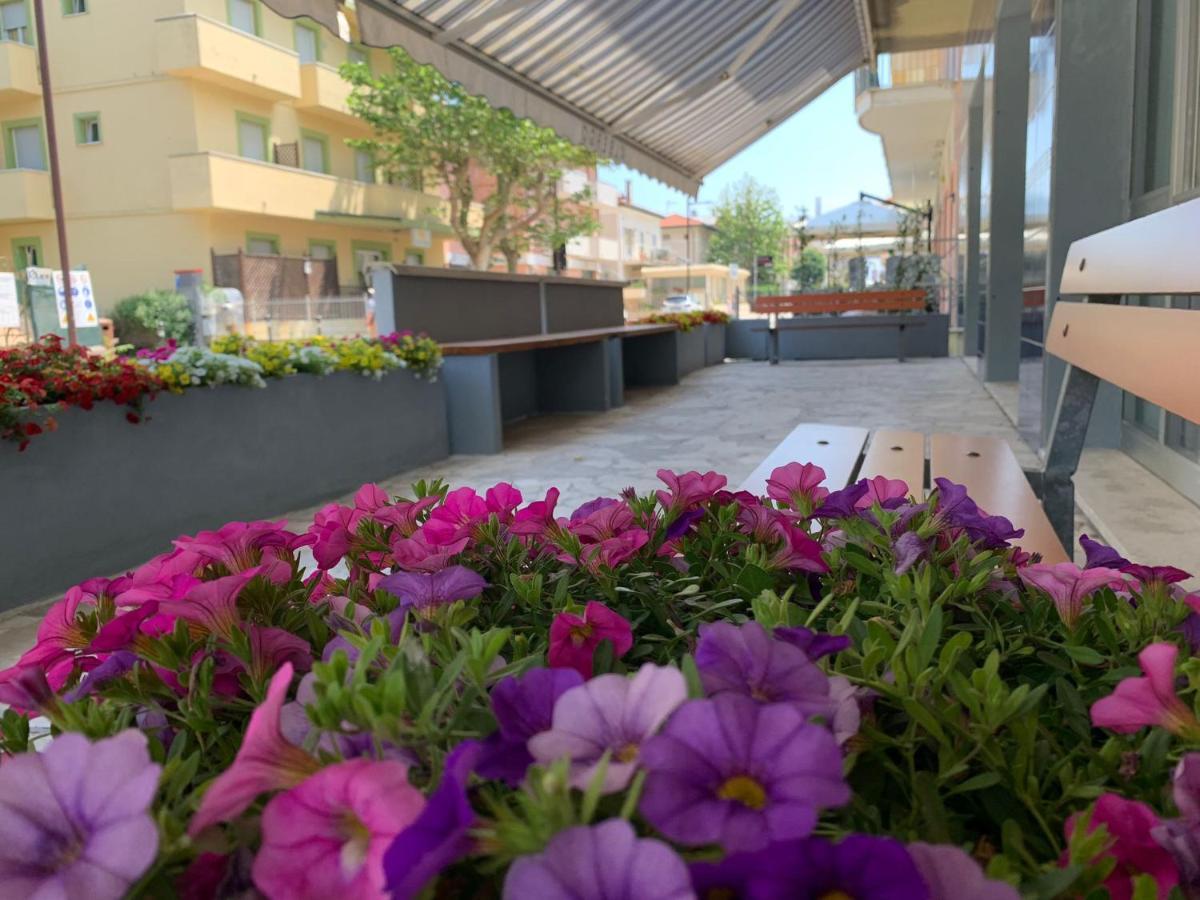 Hotel Estense Rimini Ngoại thất bức ảnh